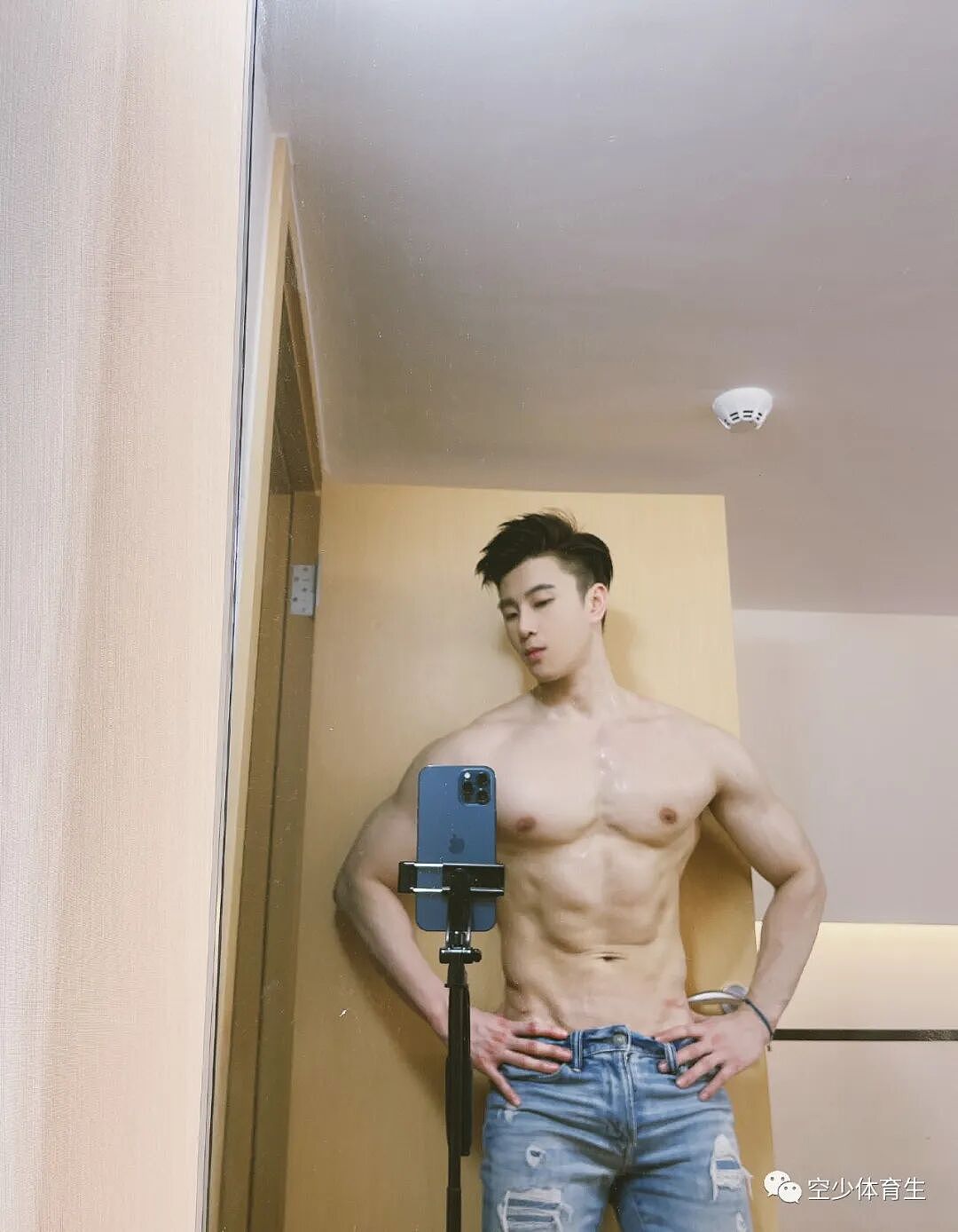 【帅哥】颜值高，身材好，健身肌肉男孩真帅（组图） - 12