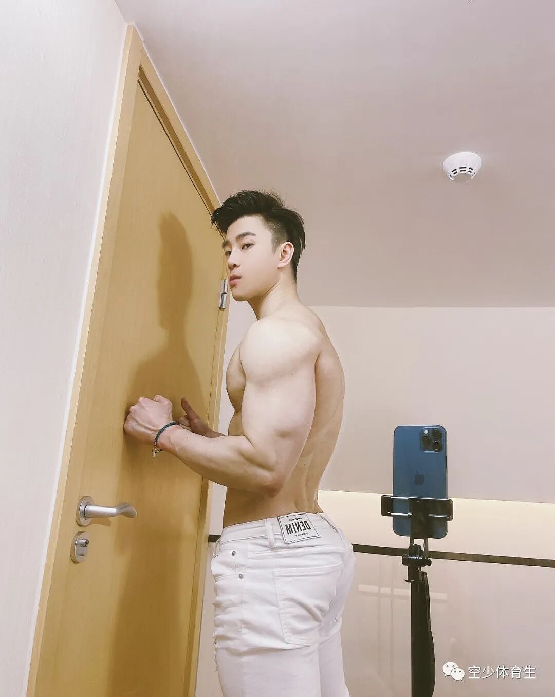 【帅哥】颜值高，身材好，健身肌肉男孩真帅（组图） - 1