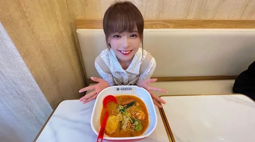中式麻辣烫输出日本！樱花妹美美打扮排队出片，还专做麻辣烫评测...（组图） - 15