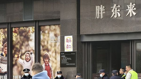比考公务员还难!中国研究生抢当胖东来“清洁人员”(组图) - 1