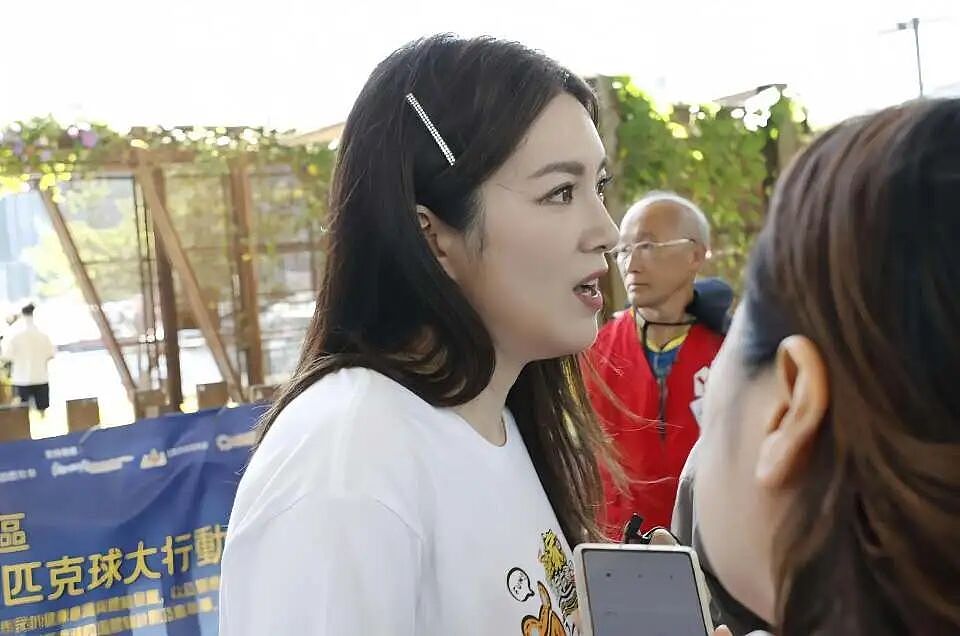 香港知名女星宣布离婚，恢复单身将复出拍剧，择偶优先考虑爱狗人士（组图） - 2