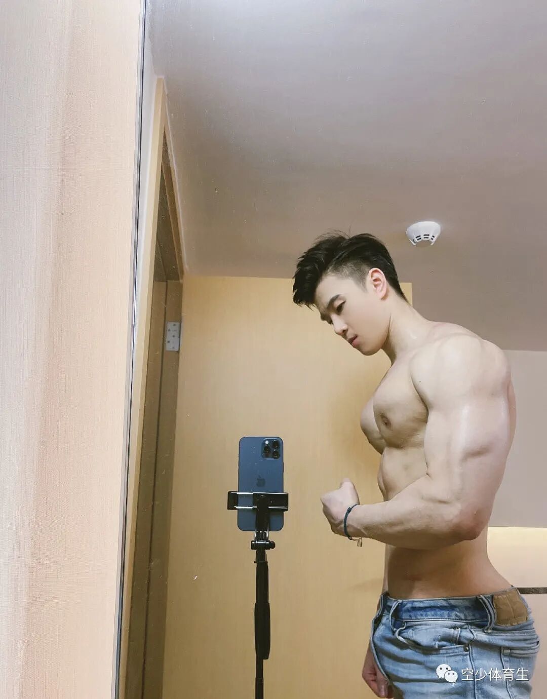 【帅哥】颜值高，身材好，健身肌肉男孩真帅（组图） - 14