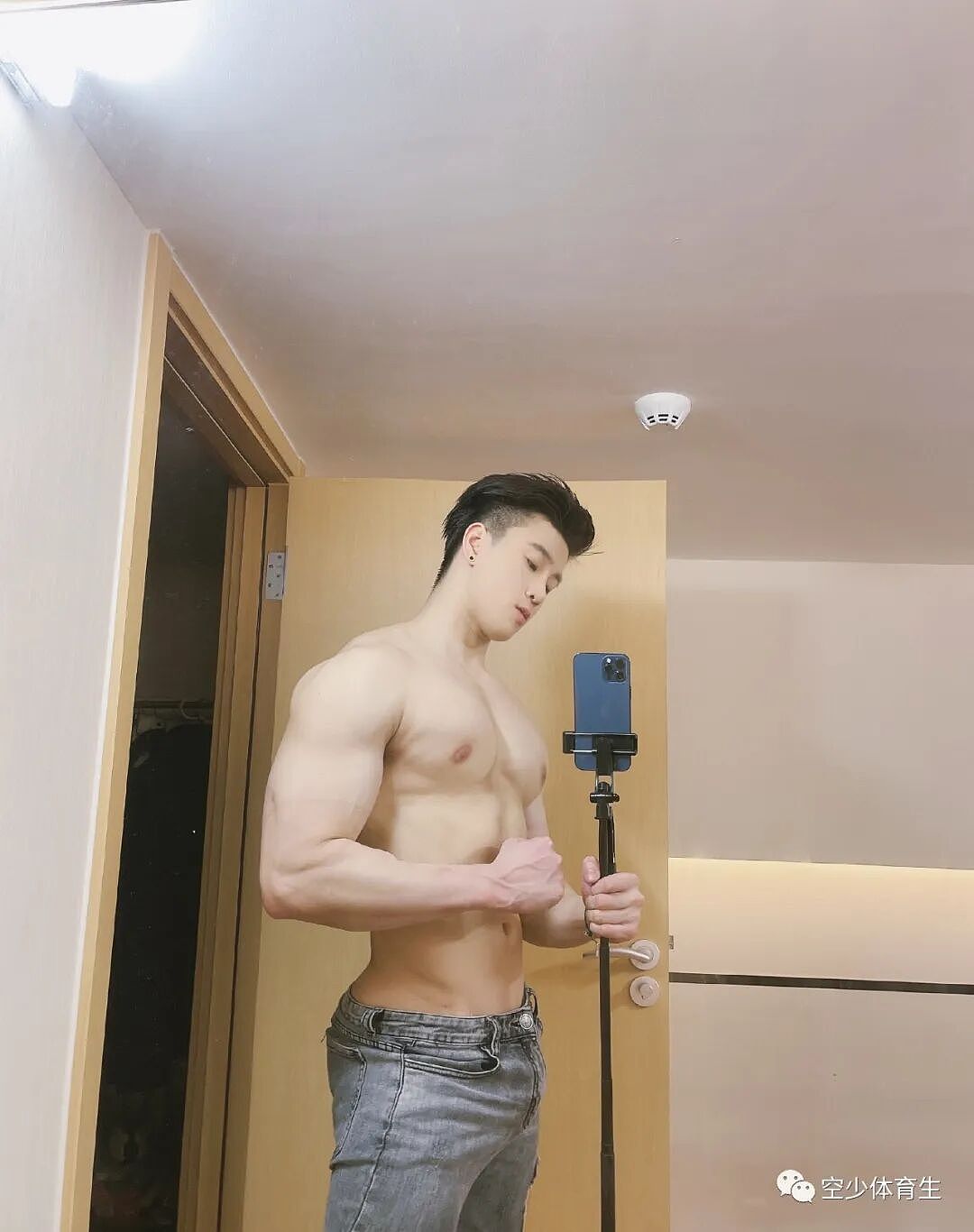 【帅哥】颜值高，身材好，健身肌肉男孩真帅（组图） - 4