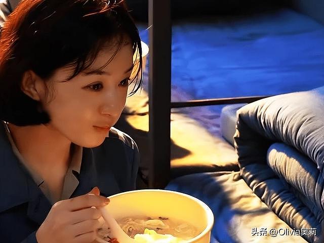 直播带货被吐槽不敬业,如今38岁的赵丽颖,终为自己“耿直”买单(组图) - 12