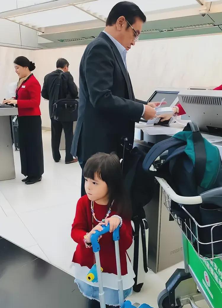尔东升女友高调晒女儿，秦沛现身评论区支持，女方疑似成功转正（组图） - 17