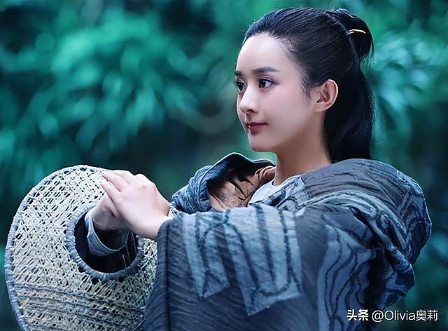 直播带货被吐槽不敬业,如今38岁的赵丽颖,终为自己“耿直”买单(组图) - 11