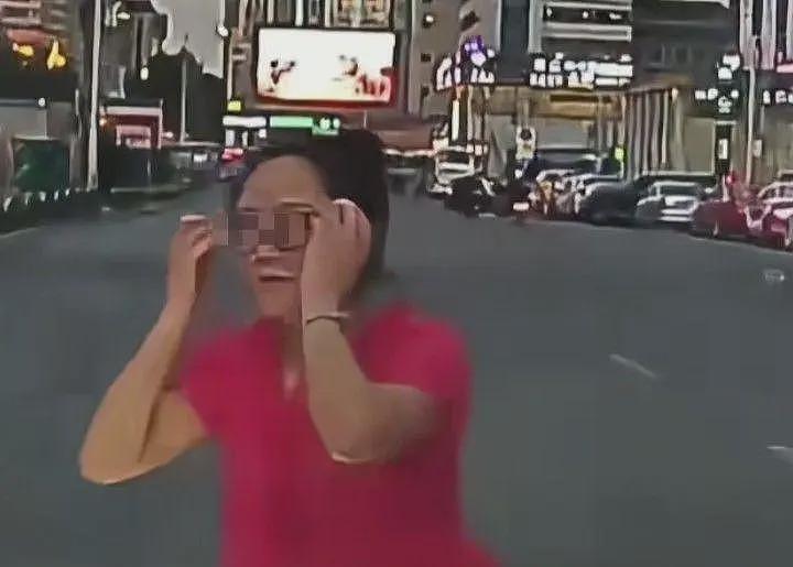 扶老人过马路被打后续:老人已找到,目击者发声,警方:需要道歉(视频/组图) - 9