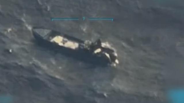 美国击沉一艘疑似委内瑞拉毒品船，造成三人死亡（组图） - 1