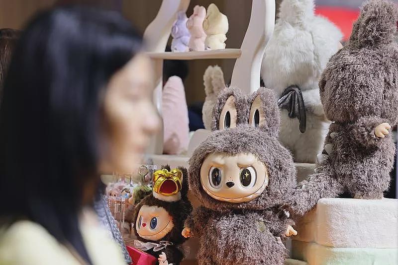 压力前所未有!越来越多中国成人主动做回“宝宝”(组图) - 1