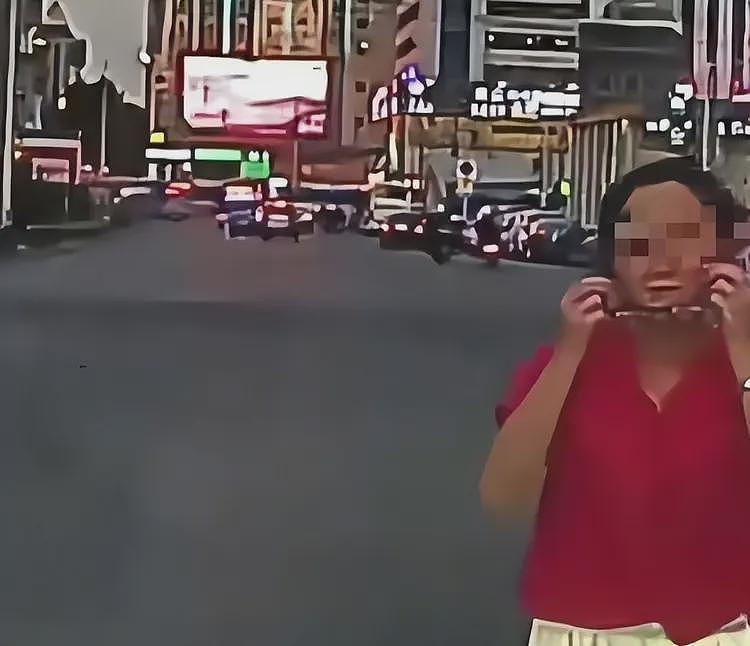 扶老人过马路被打后续:老人已找到,目击者发声,警方:需要道歉(视频/组图) - 8