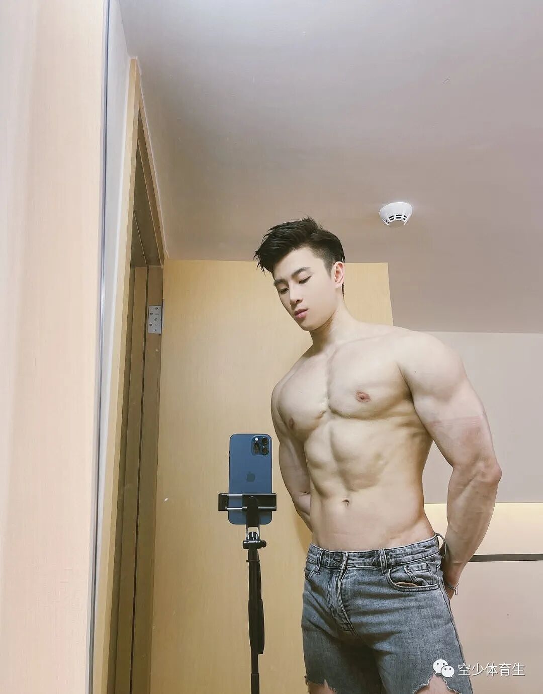 【帅哥】颜值高，身材好，健身肌肉男孩真帅（组图） - 5