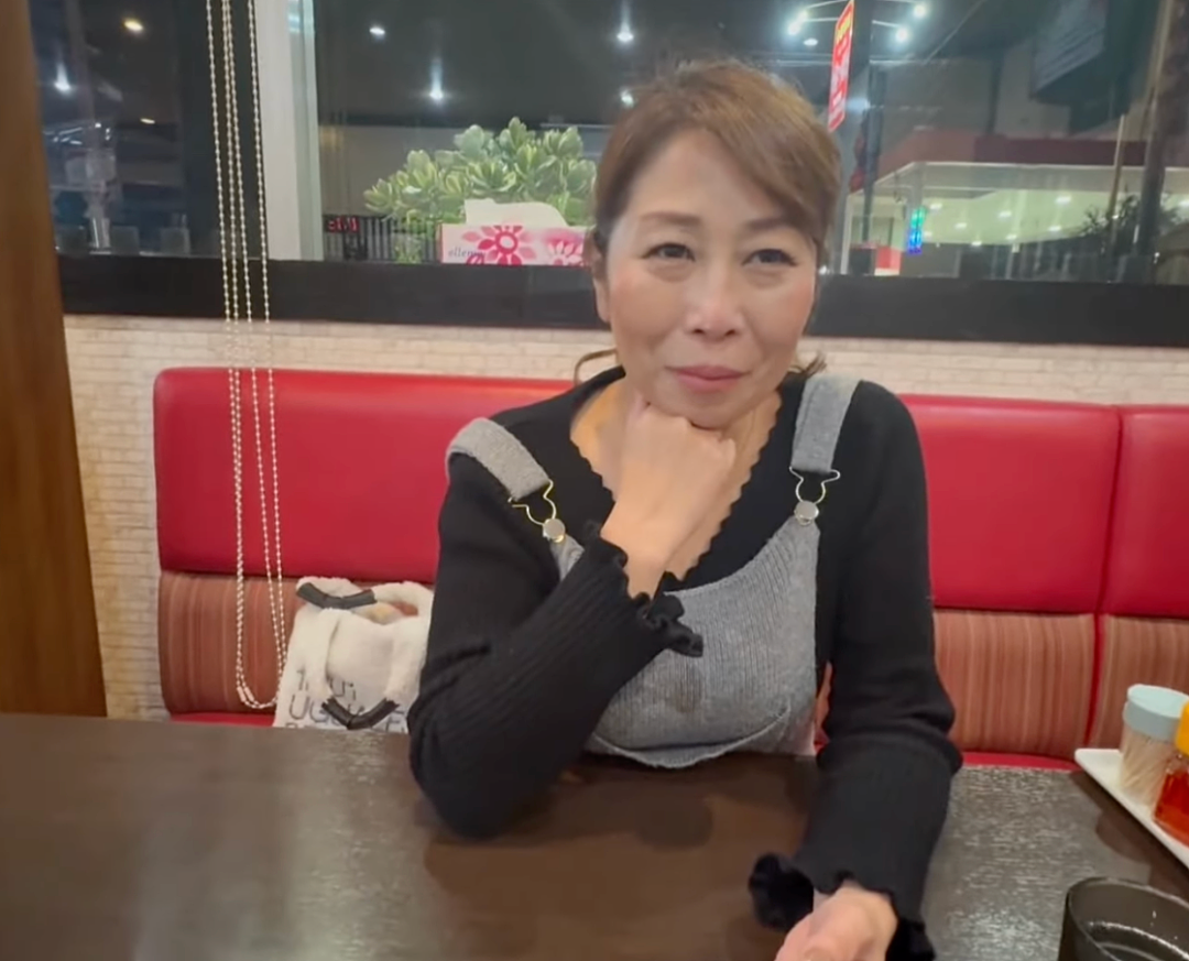 日本男子小时候对大21岁同学亲妈一见钟情,长大后展开猛烈追求,终成眷属?!(组图) - 2