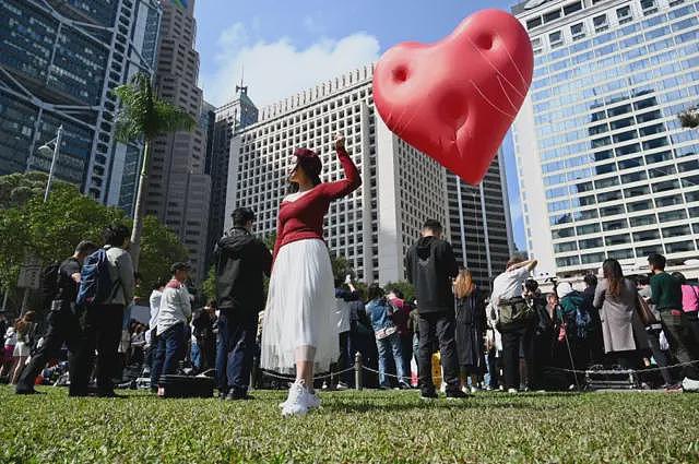 香港结婚人数下降、人口结构老化，政府何以扮演“媒人”角色帮年轻人“脱单”（组图） - 1