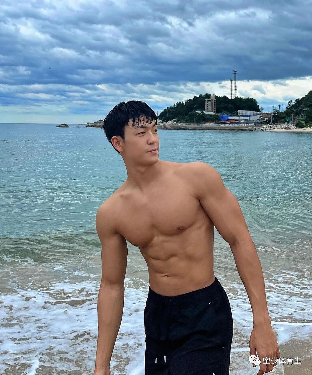 【帅哥】阳光帅气，好喜欢这种呆萌长相的肌肉小哥哥 ​​​（组图） - 6