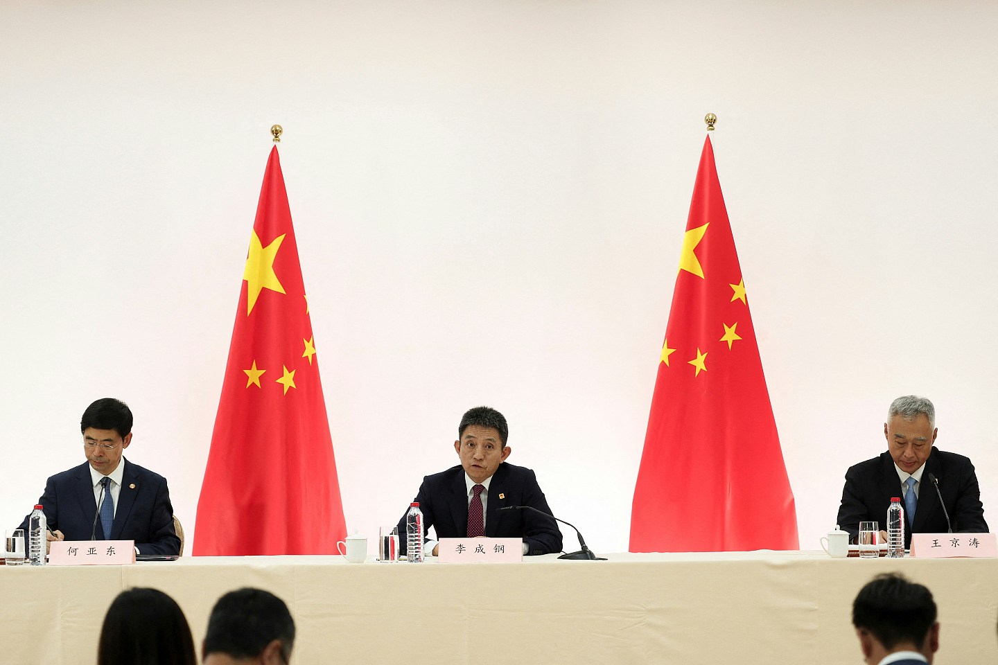 中美经贸会谈，贝森特：美方威胁关闭TikTok促使中方达协议（组图） - 5