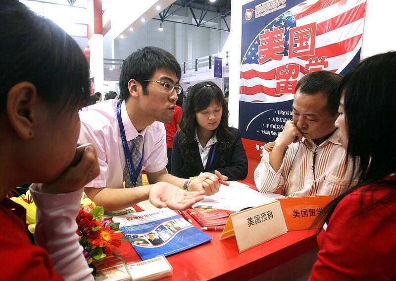 CNN：中国留学生为何陷入“里外不是人”惨况（图） - 1