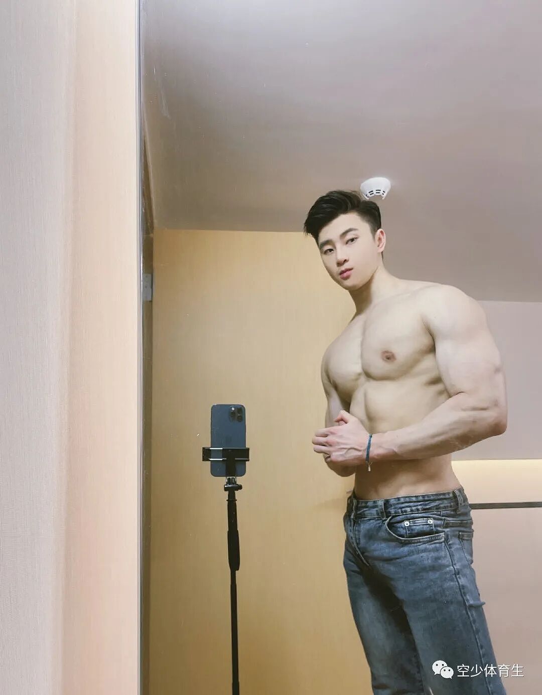 【帅哥】颜值高，身材好，健身肌肉男孩真帅（组图） - 11