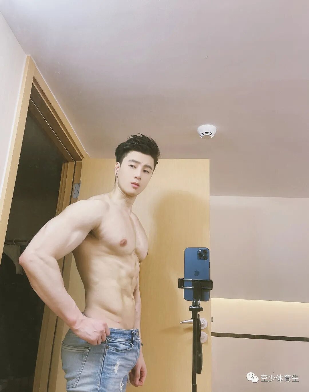【帅哥】颜值高，身材好，健身肌肉男孩真帅（组图） - 15