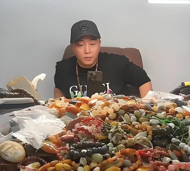 网红“柴怼怼”和妻子被刑拘，卖染色和田玉售价翻二十倍（组图） - 3