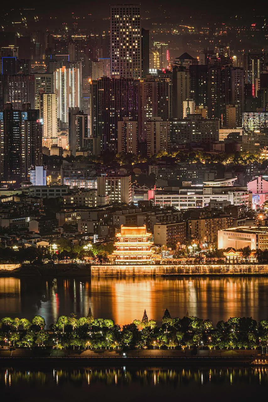 中国最快乐的城市，工资5000活出50000的快乐（组图） - 23