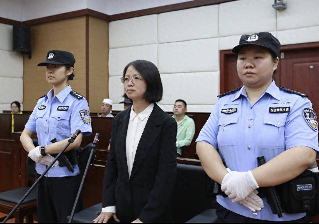 女厅官当场认罪！对省委原书记妻子唯命是从，花850万装修别墅（组图） - 1