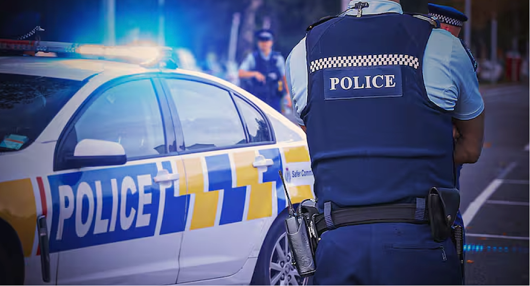 华人“妓院女老板”新西兰发家，警方没收逾百万资产，奥克兰Hobsonville突发血案，超市门口行凶，24岁男子被捕（组图） - 3