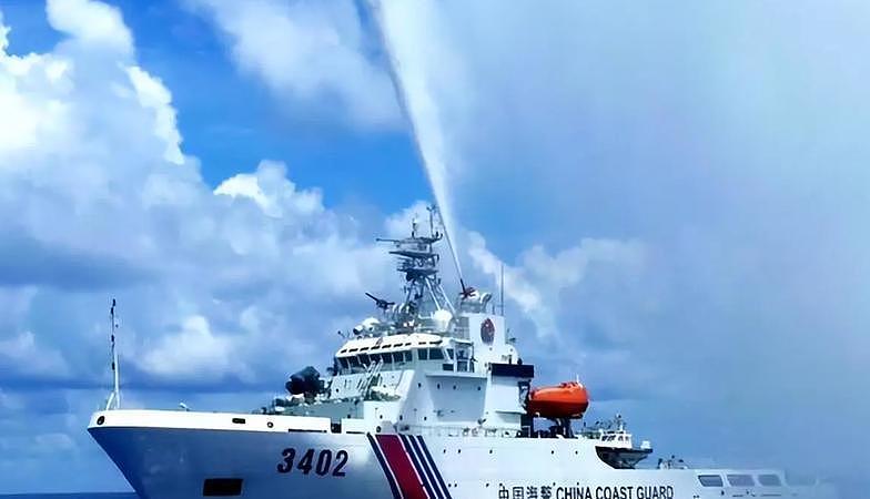 中国海警水炮扬威，菲律宾船员举白旗！网友：中国威武（视频/组图） - 7