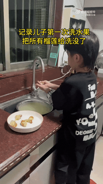 【爆笑】男明星因为上半身太聚拢被怀疑贴胸贴？第一眼：不至于吧！看到最后：是他就很合理了...（组图） - 15