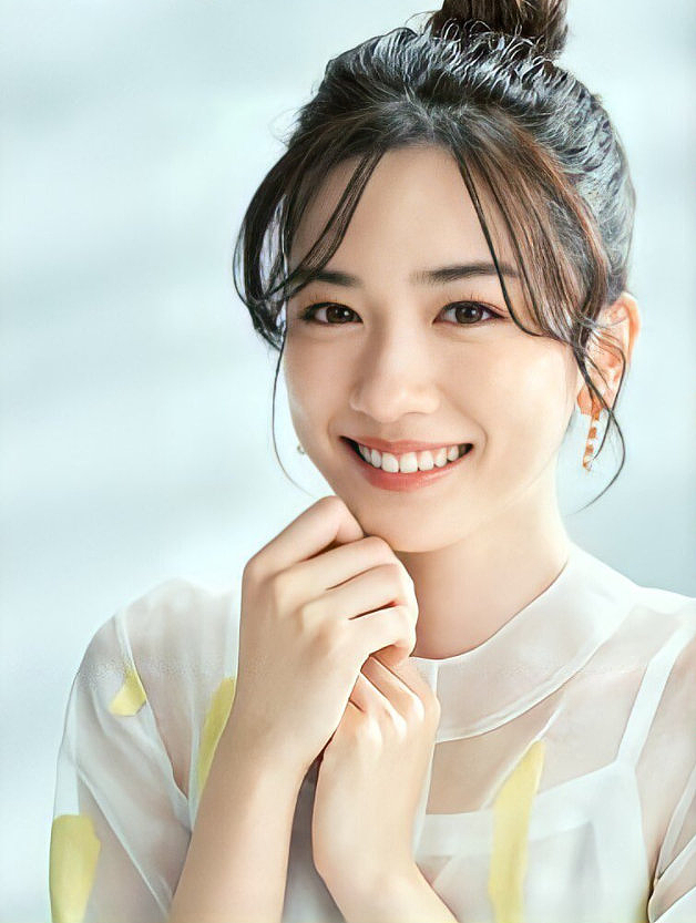 19岁日本“未来天皇”爆迷恋大7岁顶流女星?上大学后背着爹妈狂炫快餐爱唱K,想逃离当平民?(组图) - 17