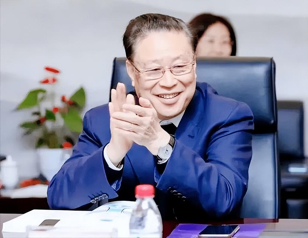 他苦熬10年，收购美国巨头，成特斯拉、奔驰的“幕后王者”（组图） - 1