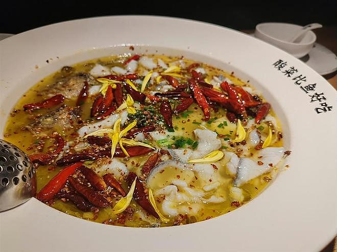 多家绿茶餐厅撤下“现点现做”招牌，餐具上字眼也被涂黑（组图） - 3
