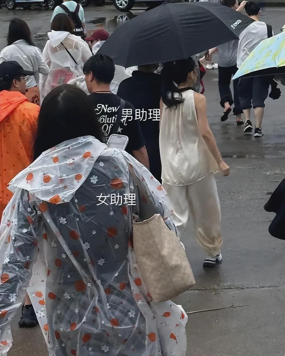 森林北韩国下海捞海鲜！被闪电吓到五官乱飞，弯腰捡贝壳差点走光（组图） - 17