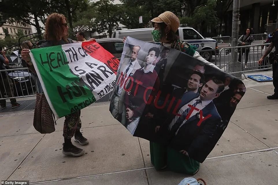 枪杀CEO的路易吉再度出庭，赢麻了！庭审得利还帅如男模，粉丝从巴黎来看他...（组图） - 15