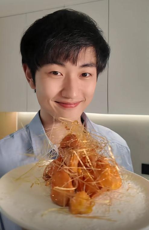 金莎也没想到，恋爱3年，小17岁男友孙丞潇，竟走上了贾冰的老路（组图） - 11