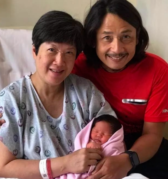 恭喜成功生二胎！58岁狂打保胎针，生子差点中风，今宣布封肚再也不生（组图） - 9