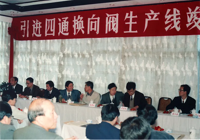 他苦熬10年,收购美国巨头,成特斯拉、奔驰的“幕后王者”(组图) - 14