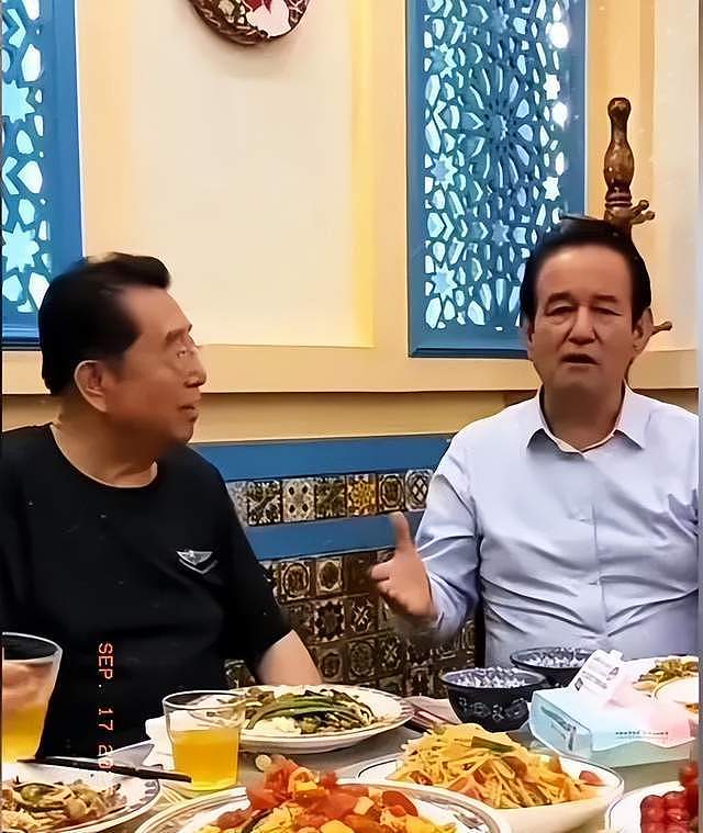 李双江现身新疆，和小27岁妻子同框状态好（组图） - 2