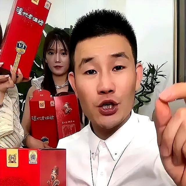 嘎子谢孟伟穿警服直播带货,被拘7天!同期张一山杨紫成大咖,他沦劣迹网红(组图) - 8