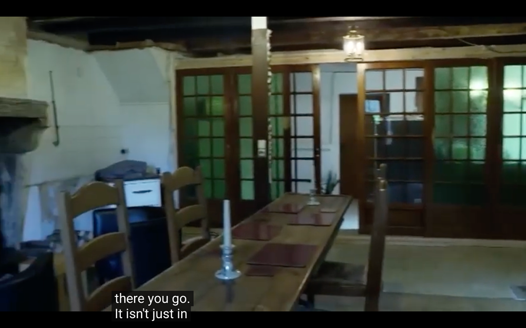 英国夫妇花了6万欧买下法国一个村,以为捡大便宜,结果惨了...(组图) - 25