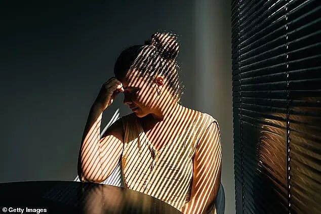 她被扯头发、眼打青、手骨折却不忍报警？因为打她的，是16岁的女儿...（组图） - 2