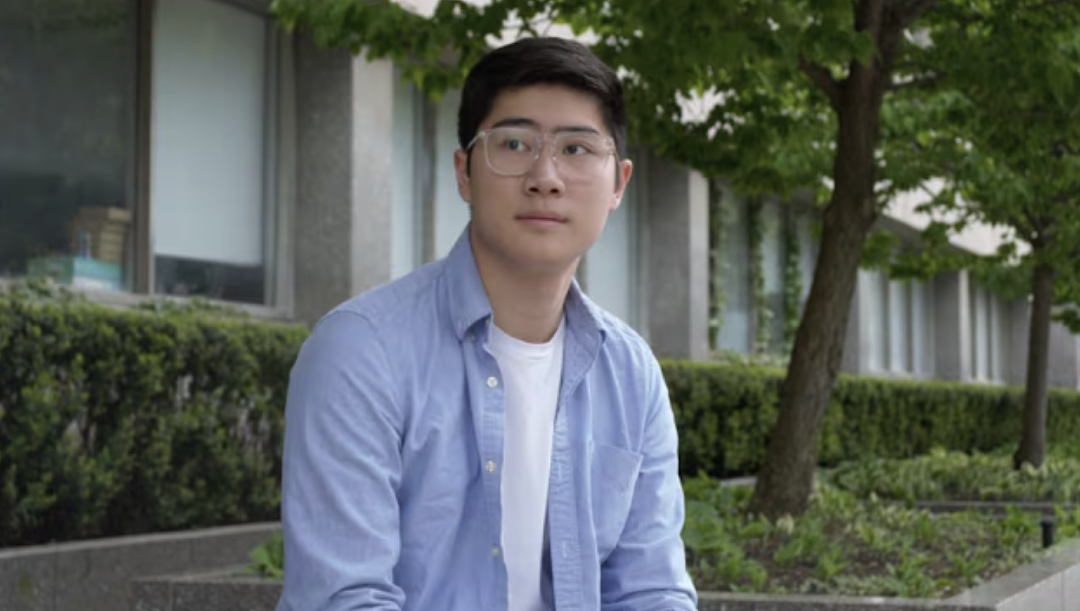 华人男子遭ChatGPT“洗脑”到崩溃,被送精神病房!暴瘦失眠,妄想被监视(组图) - 1