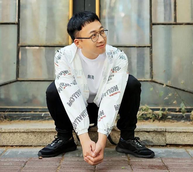 杨洋跟贾士凯闹翻？虞书欣半年换11个员工？于正洗白初步试水？景甜当老板捧网红？耍大牌的实力男歌手？（组图） - 5