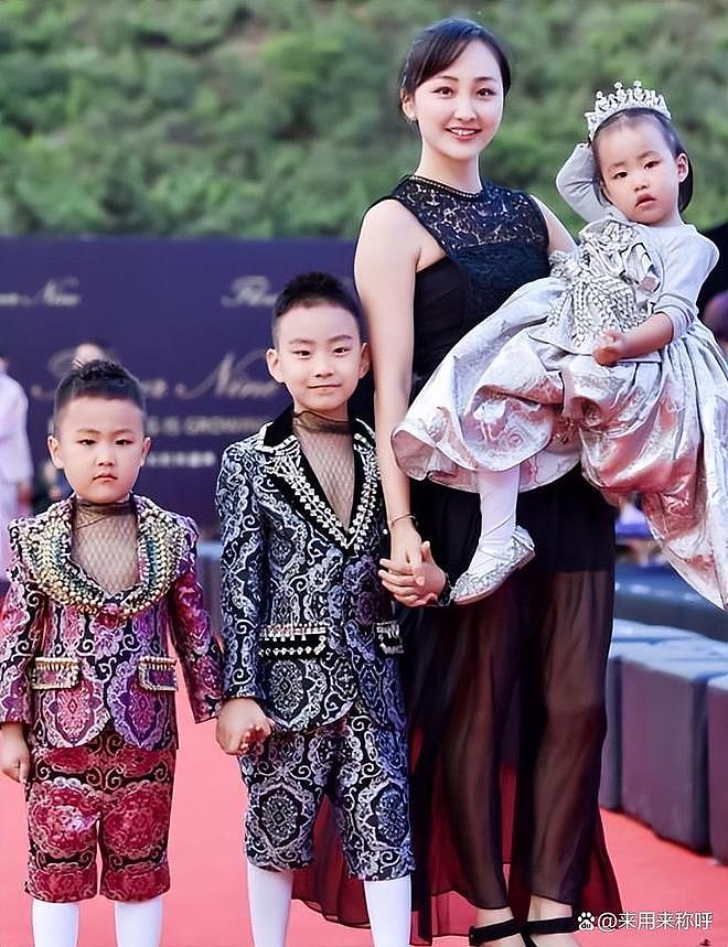 嫁给大13岁演员于震，婚后成家庭主妇的辛月，被丈夫一家宠成宝（组图） - 9