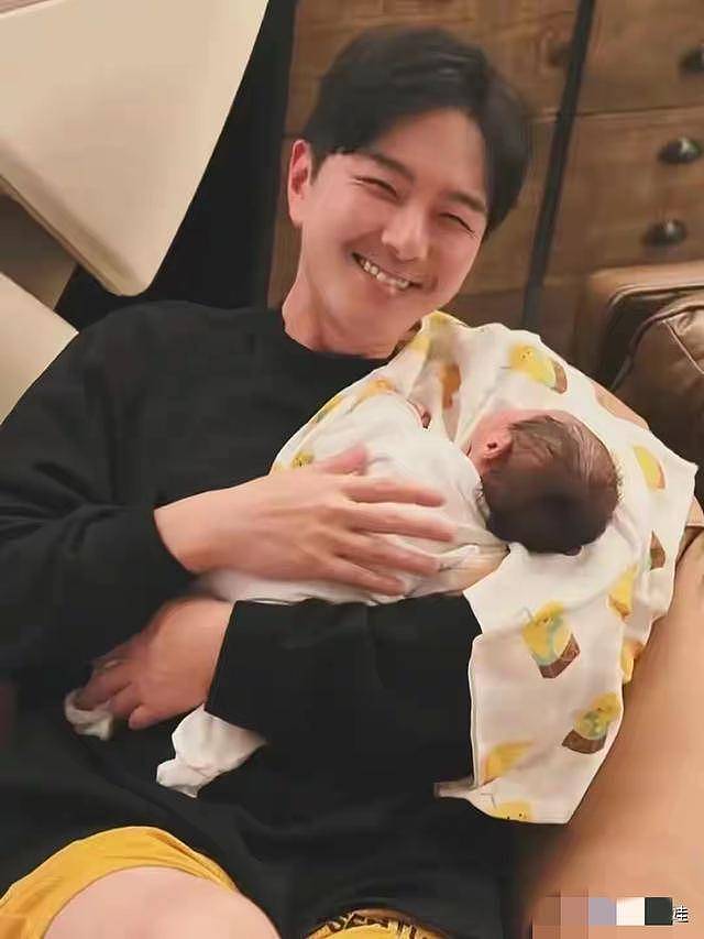 TVB模范夫妻街边卖鱼？两人配合默契，今年刚生子（组图） - 3