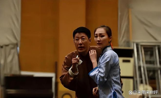 嫁给大13岁演员于震，婚后成家庭主妇的辛月，被丈夫一家宠成宝（组图） - 38