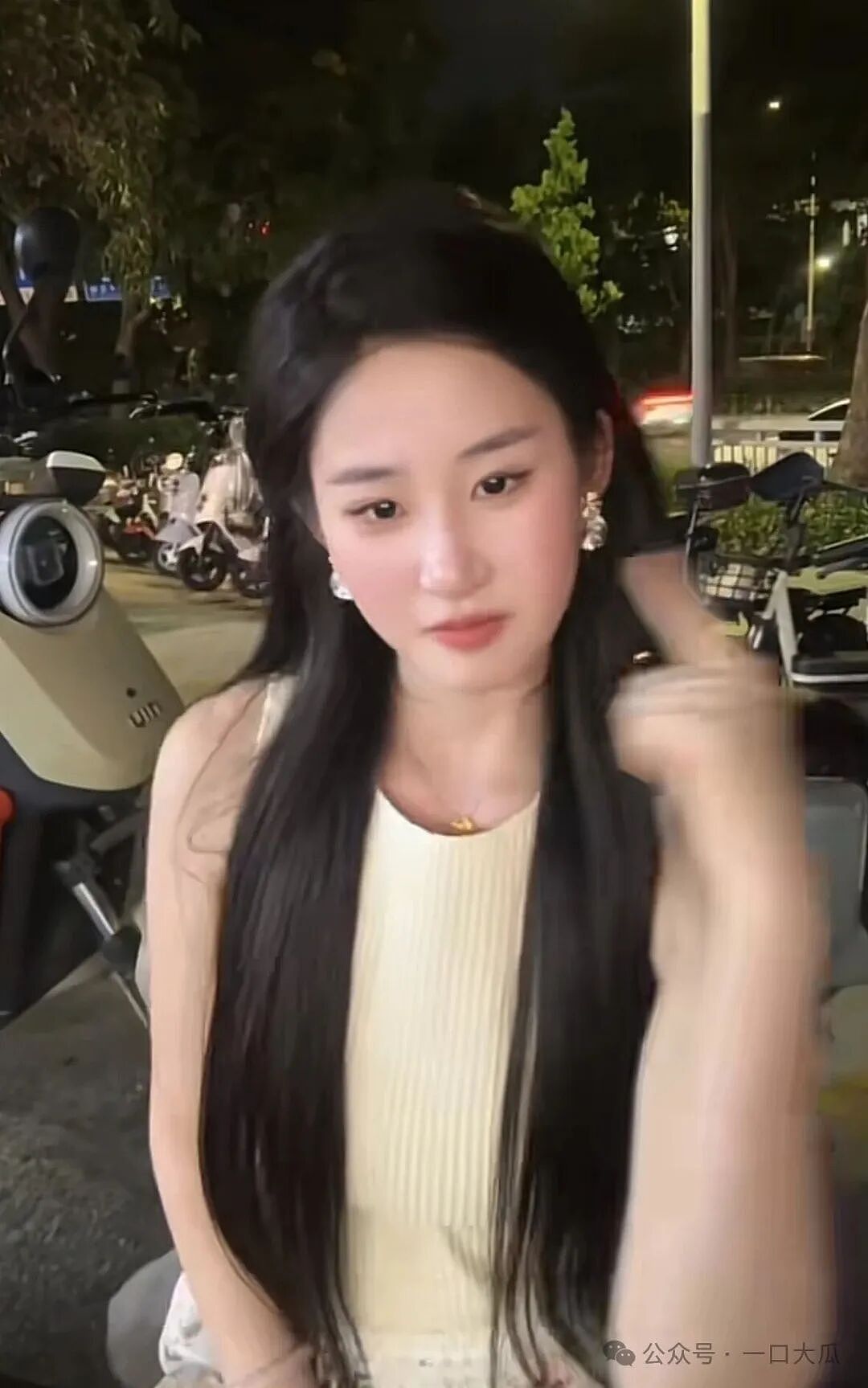 撞脸刘亦菲网红曝做主播原因,工资低无法生活选择做主播!(组图) - 1