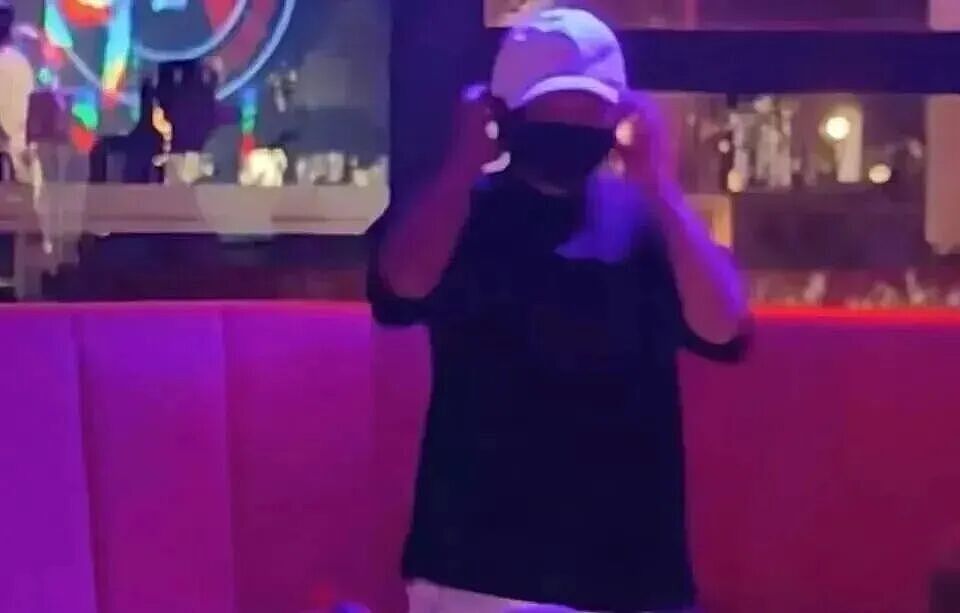 马云现身阿里园区酒吧，幕后“强势回归”？市值重回3万亿港元，阿里巴巴能“杀出”新天地吗？（组图） - 1