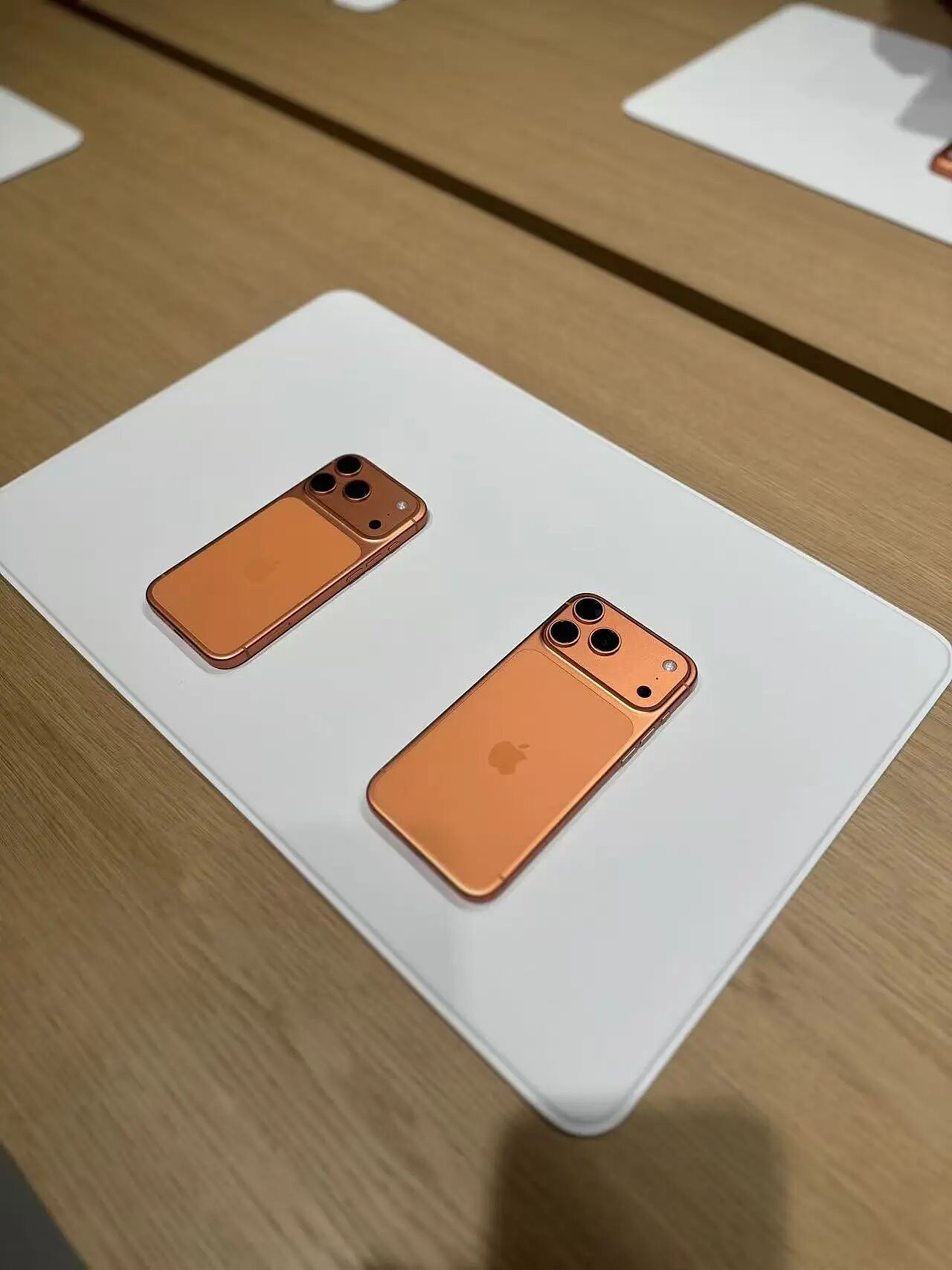 iPhone17系列开卖!4小时,京东超3万用户签收!门店也大排长龙,黄牛最高加价1500元(视频/组图) - 4