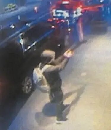 美国“最帅杀人犯”出庭再引热议，穿搭帅气如男模，高颜值引无数迷妹连夜排队疯狂支持...（组图） - 2