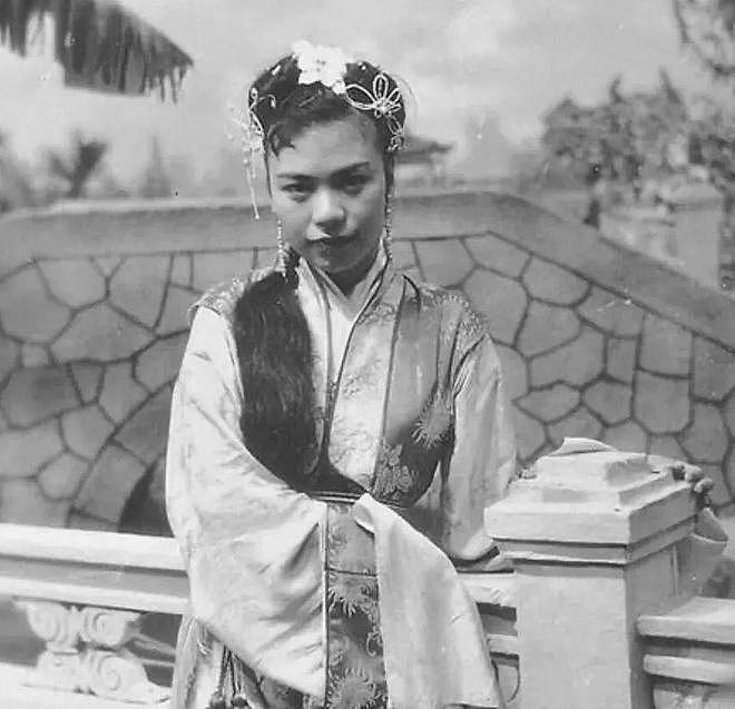 她一生跑龙套，拒绝求爱，87岁住老破小，凭啥成观众心中最美女神（组图） - 13